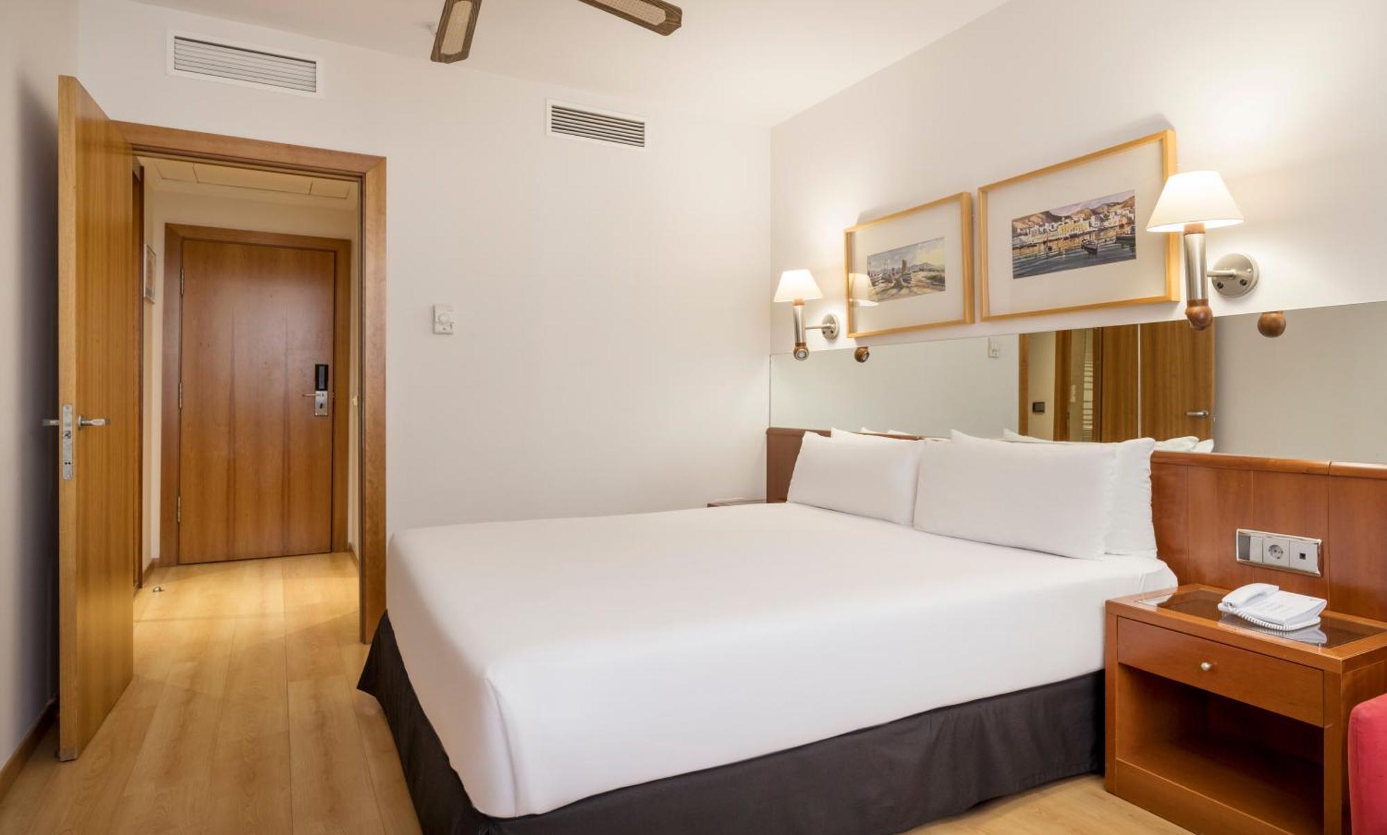 Ilunion Les Corts Spa Barcelona Phòng bức ảnh
